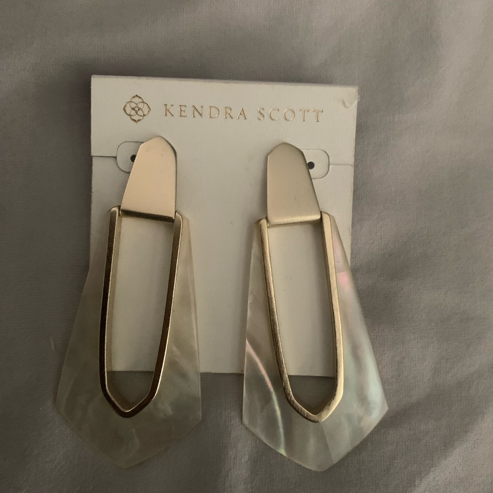 Kendra Scott Earrings - Picture 1 of 1